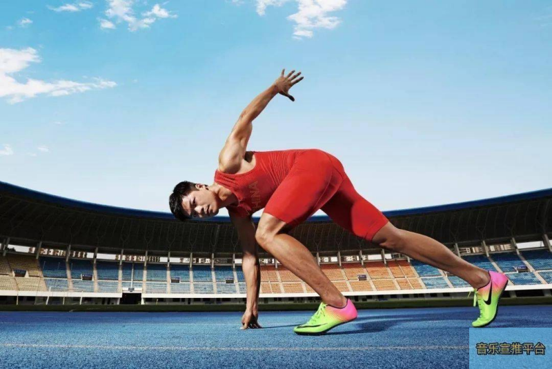 遭绝平后，53岁瓜帅怒了！贴面咆哮训斥曼城门将 勒脖+狂拍后脑勺